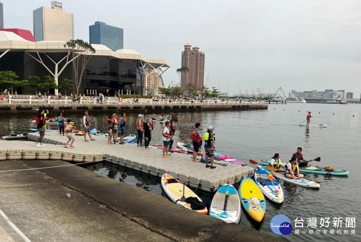 ▲高市愛河灣非動力水域遊憩區設有浮動碼頭。