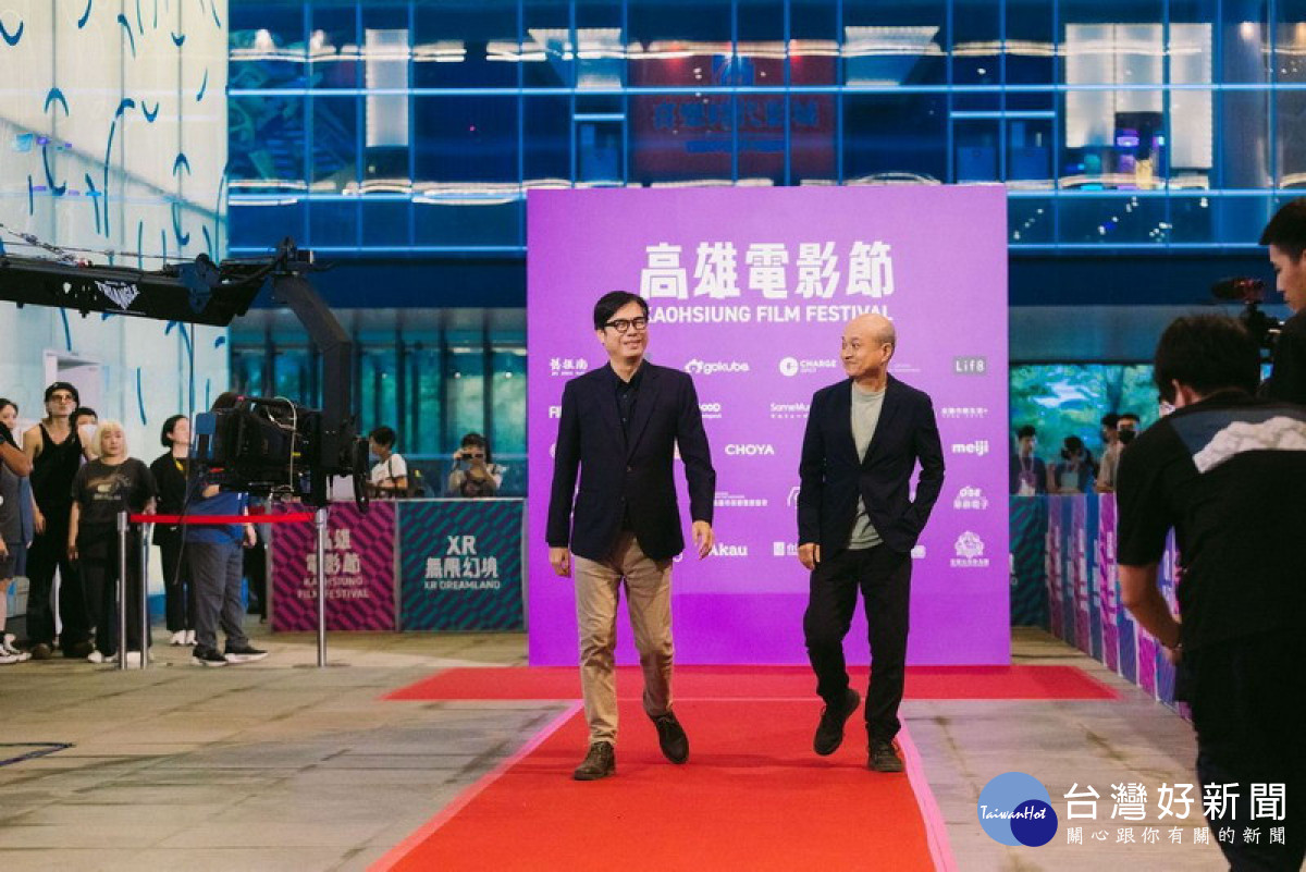 ▲市長陳其邁與台灣導演鄭文堂壓軸齊走星光大道。