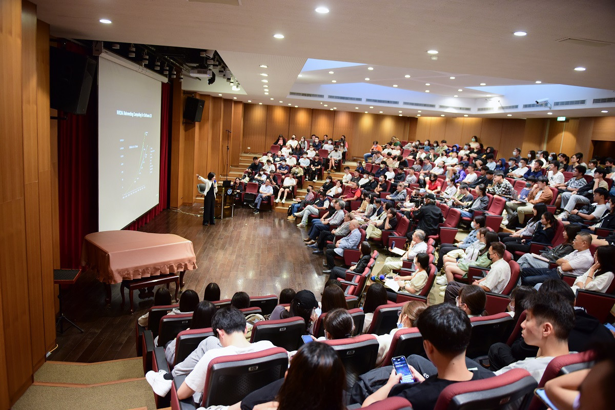 中原大學「智庫週」講座，邀請重量級講者演講，現場座無虛席。