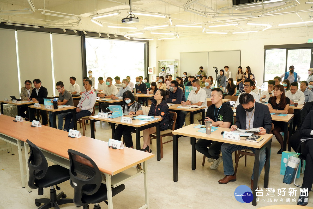 桃園市政府經發局舉辦「桃園航空城優先產業專用區Ｉ基地標售說明會」，吸引多家廠商到場瞭解。