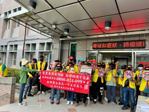 嘉義地檢署結合番路鄉柿子節觀光季，發動社勞人進行道路清掃，沿途並懸掛反賄選布條及發送反賄選宣導品，號召鄉親一起拒絕賄選／嘉義地檢署提供