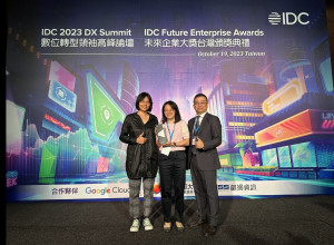 由左至右為台灣世界展望會資訊發展處劉思捷主任(Suzy)、方翠鴻主任(Beckie)、 陳冠仁處長(Peter)。（世界展望會提供）