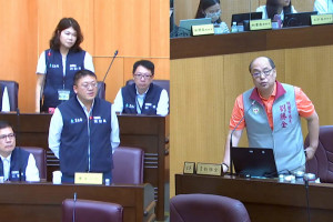 針對工安意外事件 ，桃園市議員劉勝全質詢市府農業局長陳冠義。