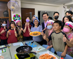 學員料理出色香味俱全的新客家美食