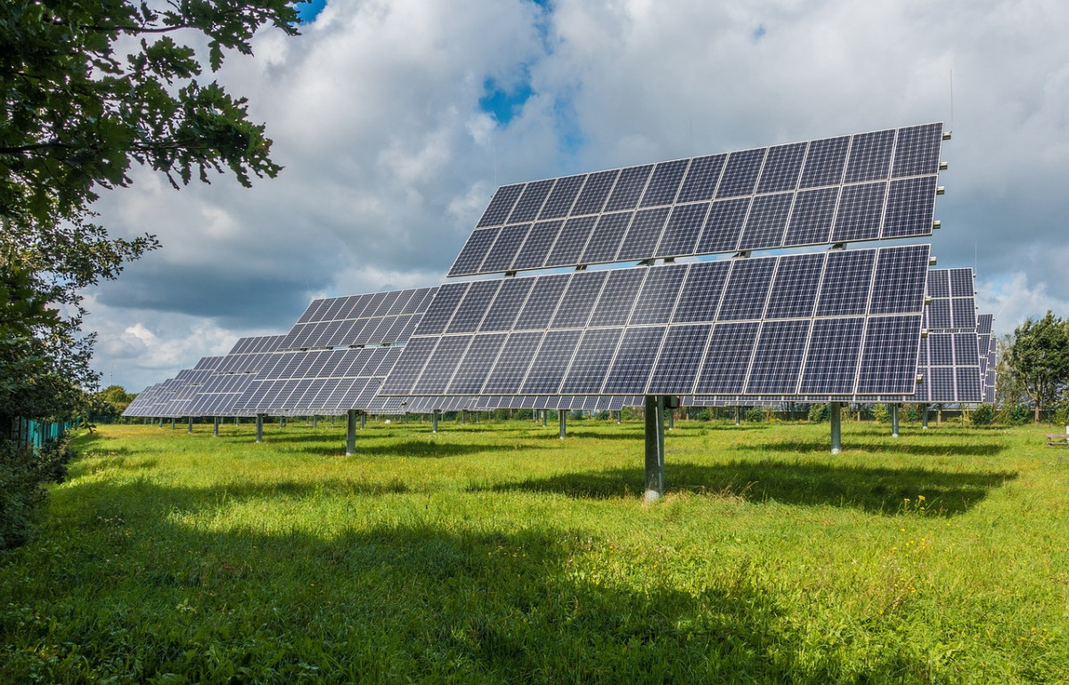 太陽能光電板（示意圖，與本則新聞所涉事件無關。圖／資料照片，圖源：Pixabay）