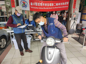 微電車實車查核。圖／彰化監理站提供