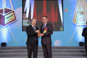 坐又銘沙發獲國家品牌玉山獎肯定，堅持手工訂製職人精神十餘年。