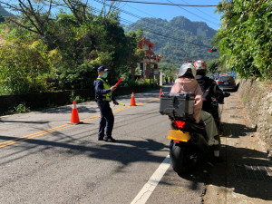 東勢警方會同臺中市政府環保局、臺中區監理所等權責單位，執行違規改裝排氣管及違反噪音管制法案件稽查工作。