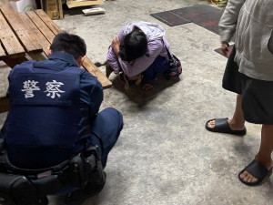 警方細心積極尋愛犬，飼主見到心愛毛孩喜「吉」而泣。