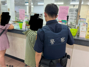 民雄警方戳破投資客服謊言，及時阻止洪姓民眾匯款／警方提供