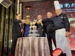 「台中大墩路台南擔仔麵」，創業屆滿30週年，推出全新菜色以及消費就送同等值禮券等超優惠活動。