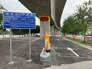 臺中鐵路高架多目標商場及停車場陸續營運啟用。