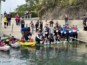 「112年度石門水庫魚苗放流活動」在大溪阿姆坪生態園區熱鬧舉辦。