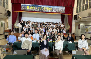五育高中與日本新澙藝術設計學校師生合影。（記者扶小萍攝）