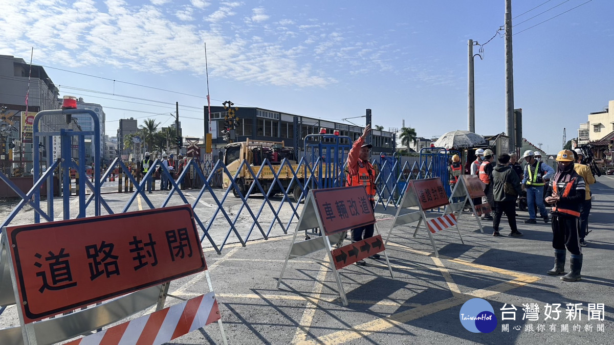 配合鐵路高架化施工　嘉義市國華街平交道封閉