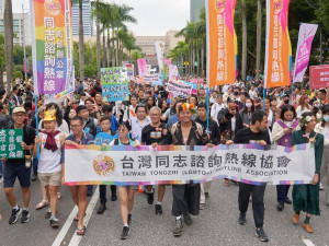 支持群眾親上街頭參與同志大遊行挺多元平權。