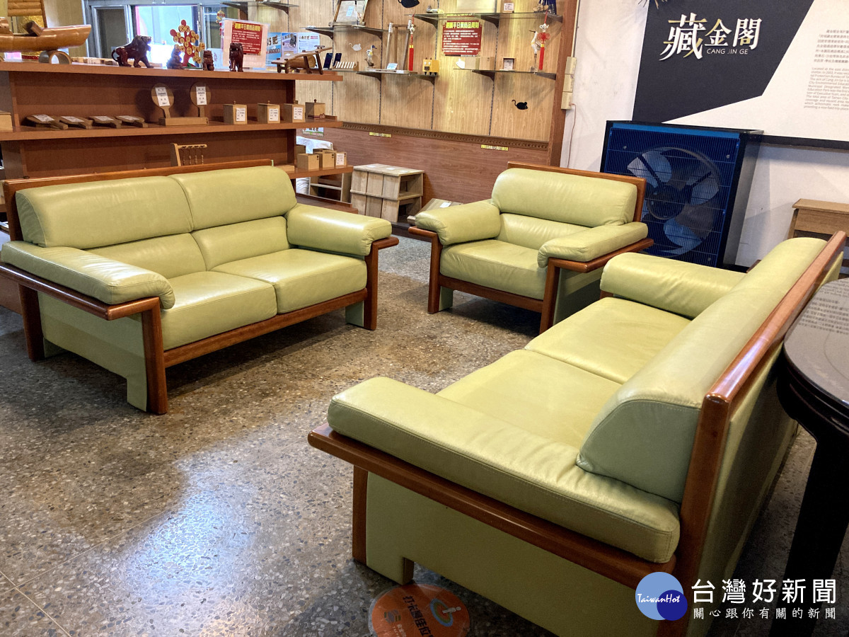 台南藏金閣傢俱大拍賣　罕見「真皮實木沙發椅」供競標
