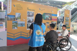 ▲高市府在中央公園舉辦「迎像幸福～身心障礙服務影像展」與「跨越障礙～斯巴達共融體驗活動」兩場活動。