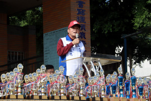 副縣長王瑞德感謝勞工朋友長年的辛勞。（記者扶小萍攝）