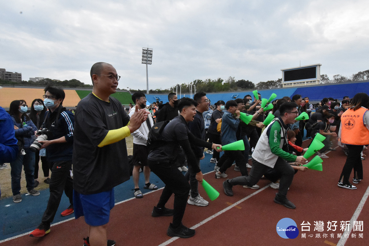 啦啦隊的加油聲響徹雲霄、不絕於耳。圖／彰基醫院提供