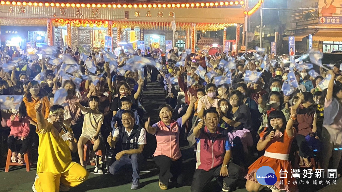 立委楊瓊瓔邀請海波兒童劇團到潭子演出《勇兔茹比與黃金蘿蔔》，吸引近千親子同樂。