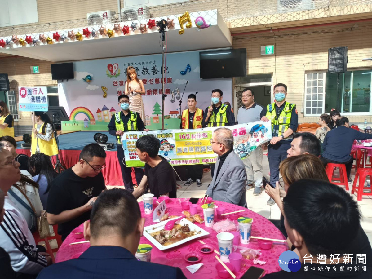 楊梅警深入社區加強宣導反詐騙及交通、婦幼安全。