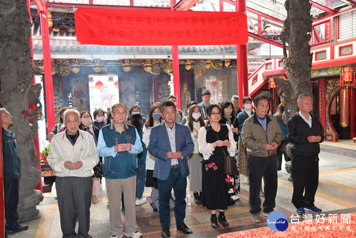 桃園大廟景福宮頒發助學金       桃園市有236 位學生受惠