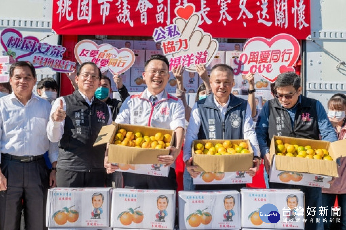 李副議長在社會局的媒合協助下，共捐贈500箱（1萬斤）給受贈單位。