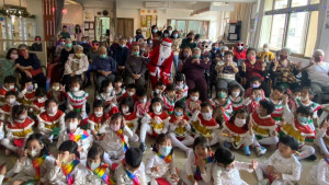 圖2秋霖園爺爺奶奶與德蘭幼兒園小朋友