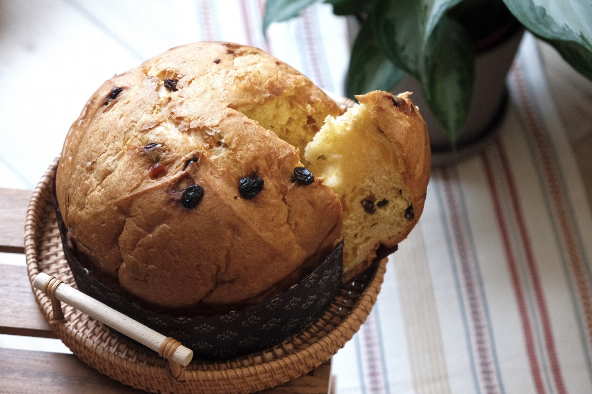源自中世紀的Feeling18「義大利水果麵包」，是義大利人耶誕節必吃的美食聖品，珍貴水式酵母技術使麵團散發出天堂般甜美非凡的香味。
