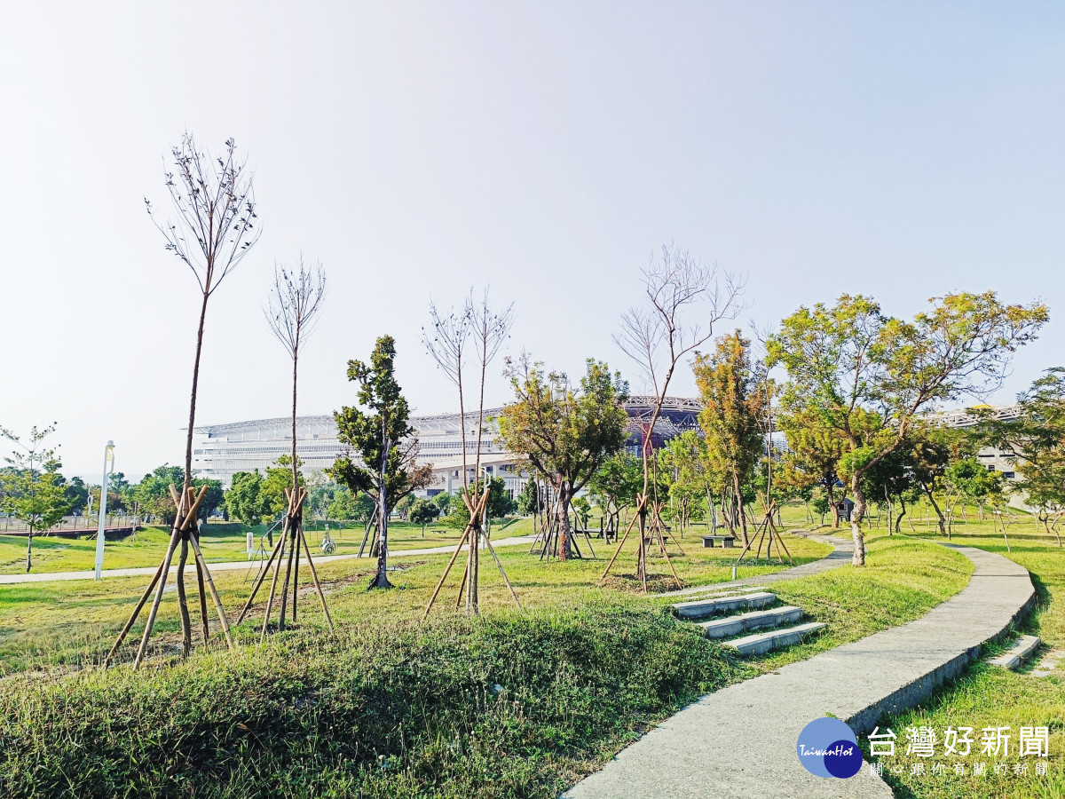 植樹區可眺望地標國際會展中心。