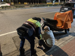 七旬老翁寒流深夜出門，暖警積極查訪送返家。