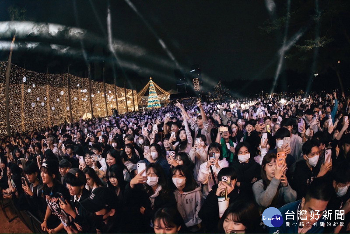 高雄聖誕生活節首日　逾6萬人嗨翻中央公園！
