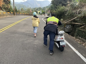 警協助推車。林重鎣