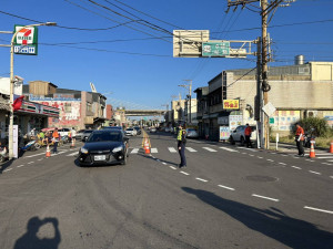 楊梅警分局為紓解113年元旦連續假期車潮，整理出元旦連假交通重點，讓駕駛人有充足的資訊因應。