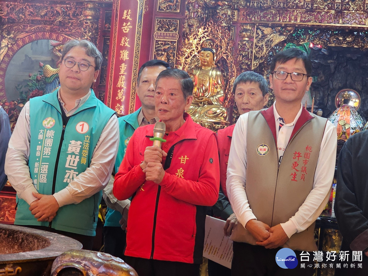 石觀音甘泉寺主任委員張慶文為新燈啟用儀式致詞。