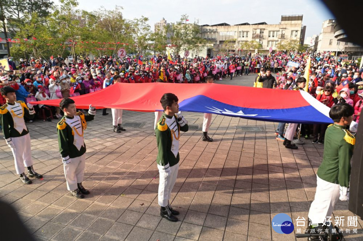 龍潭區公所舉辦113年元旦升旗典禮。