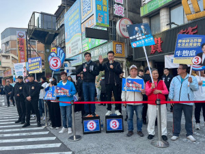 趙少康赴龜山陪同第一選區立法委員候選人市議員牛煦庭共同拜票。