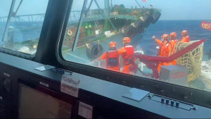 海巡署登檢陸籍漁船示意。（圖／海巡署）