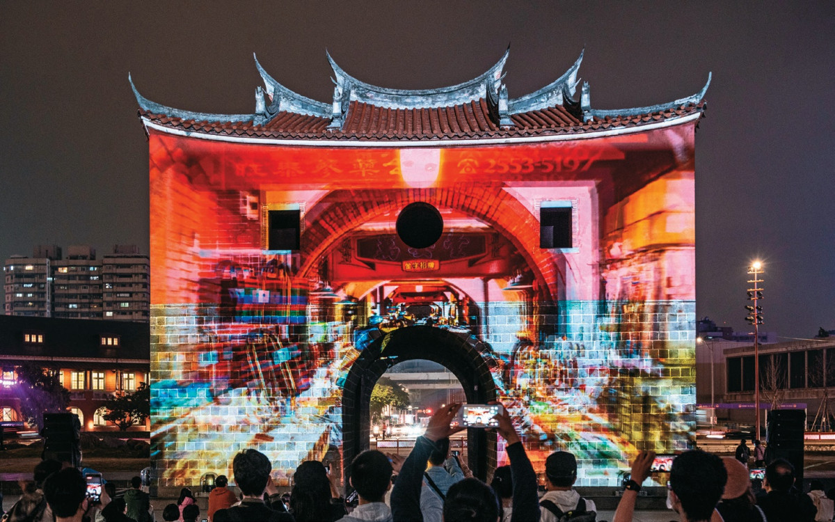 2024台北燈節將在臺北西區登場，北門展區將展演北門光雕。（資料照）