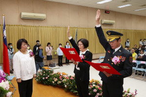 嘉義市政府消防局長由副局長郭立昌調升，財稅局長由代理局長洪彩燕真除／嘉義市府提供