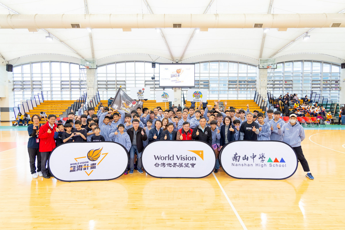 台灣世界展望會致力為偏鄉兒少提供專業籃球訓練與生命教育的「籃海計畫」，今天（21日）起開打，首戰由北區3支隊伍競逐區域王座。（台灣世界展望會提供）