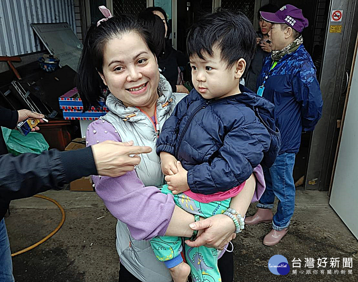 阮氏秋霞關懷越南同鄉致贈年節食品      探視滯留在台同胞