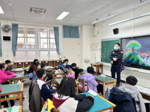 蘆竹警前進校園宣導，防詐意識從小紮根。