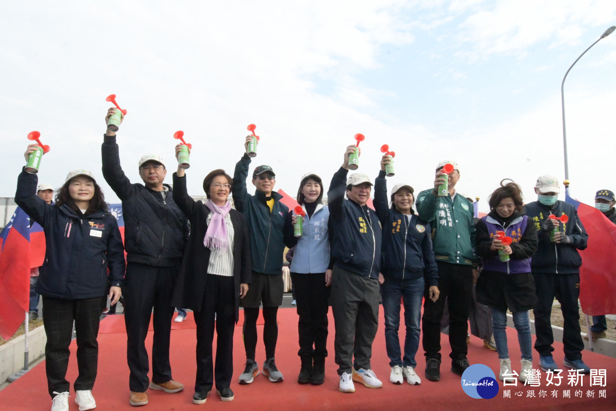 文津至西庄路段新建工程通車，舉辦健行活動。圖／記者鄧富珍翻攝