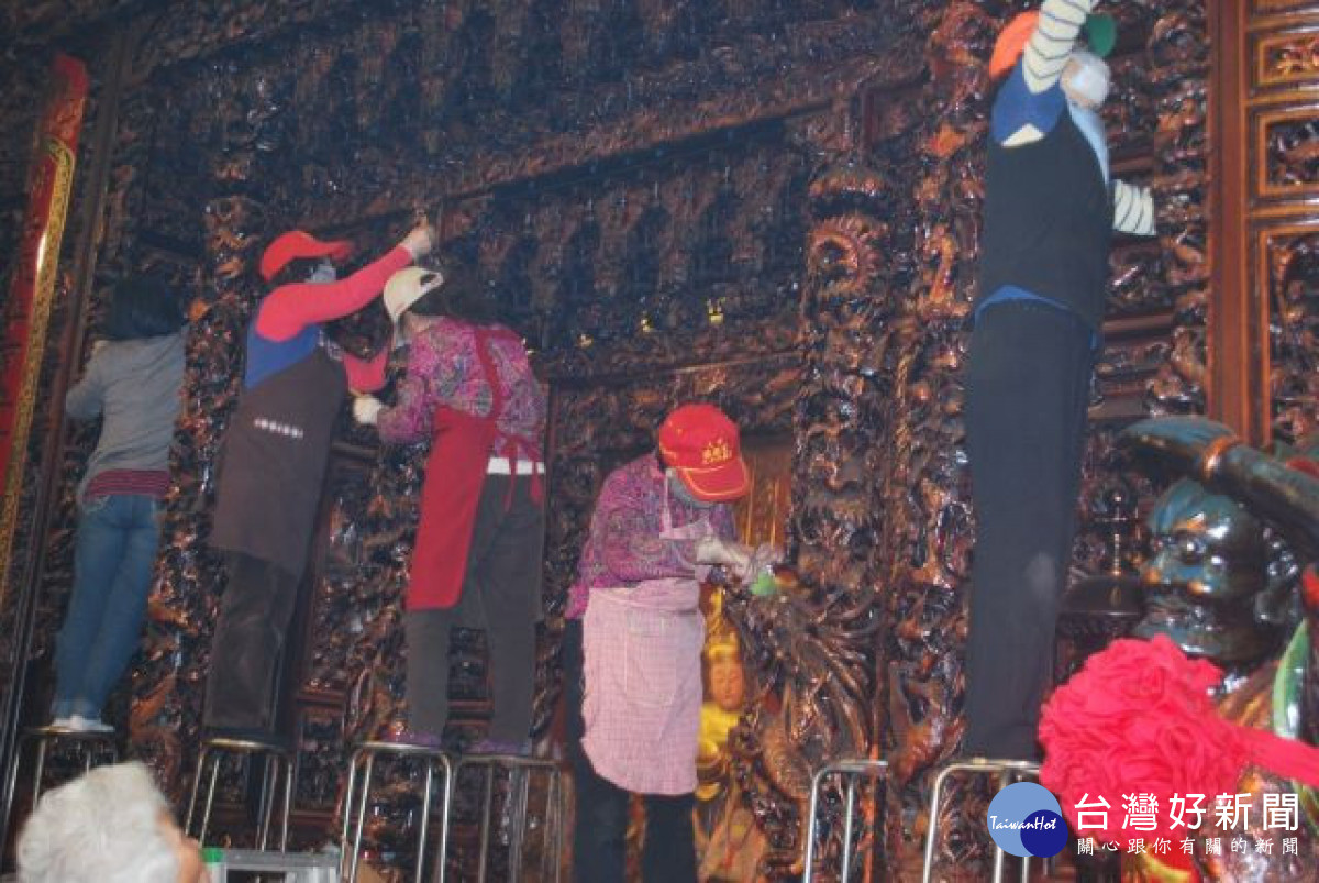 大甲鎮瀾宮迎接龍年到來　150媽祖志工清掃環境