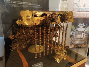 古月館「彰廟神物」展百餘件寺廟典藏文物。