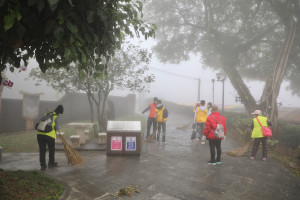 為鼓勵少年從事公益，嘉義縣警局結合嘉義地方法院舉辦新春淨山淨化心靈活動／嘉義縣府提供