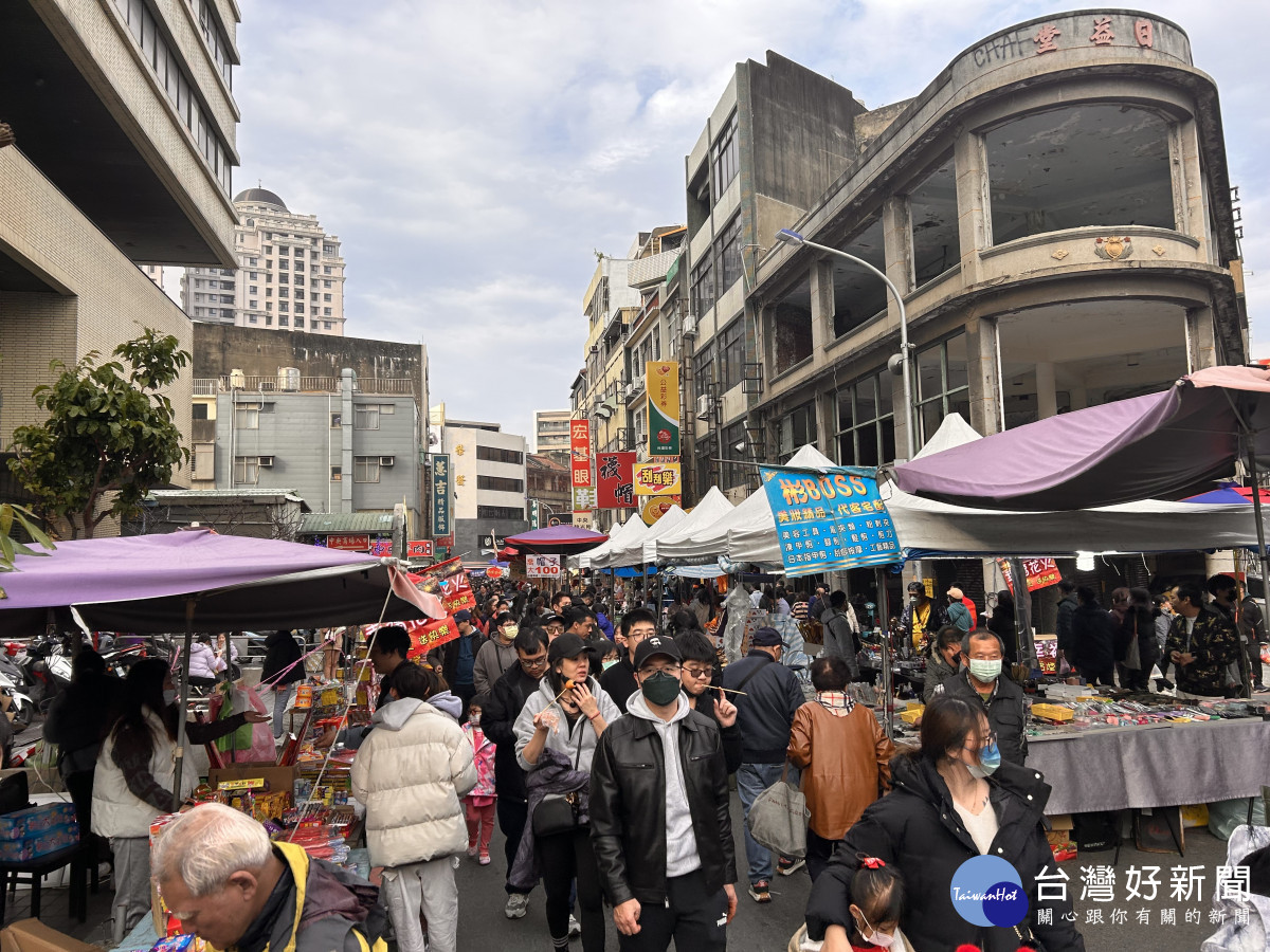 新春嘉年華市集走春人潮滿滿