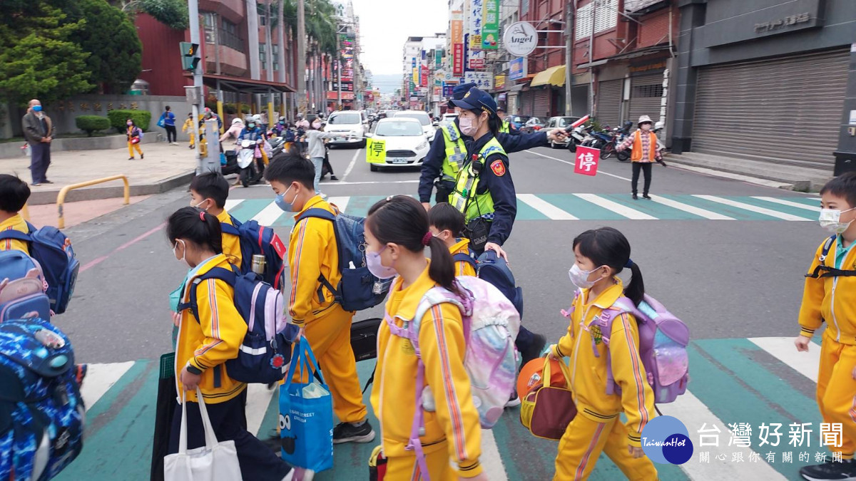 開學日，彰縣警局同步啟動護童專案。